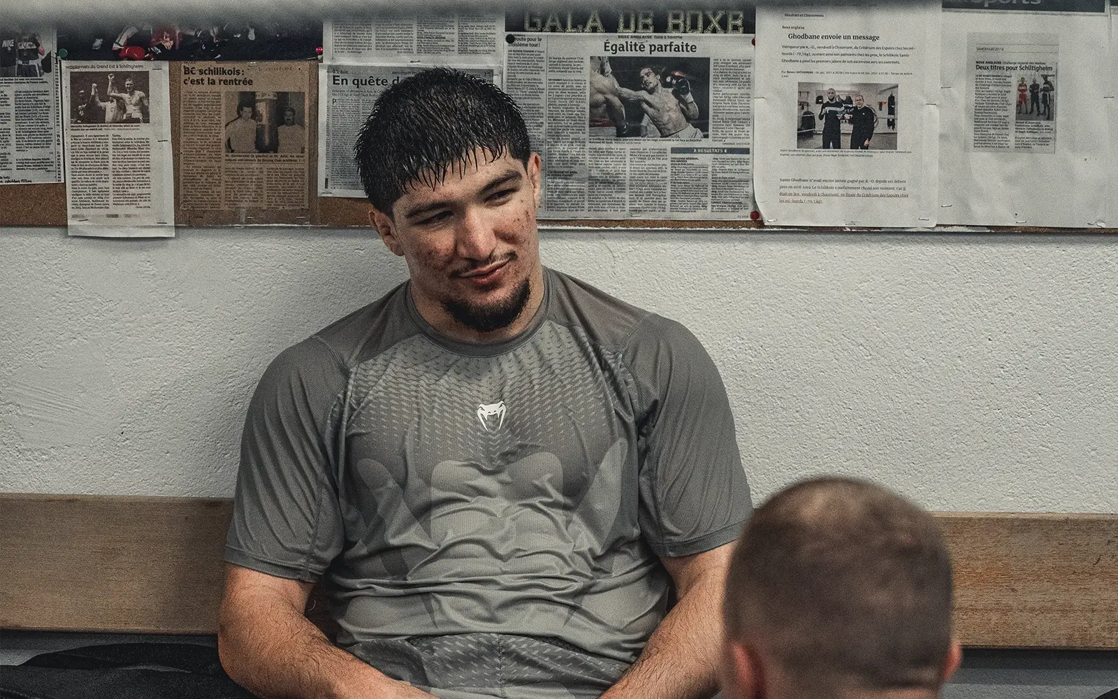 Baïssangour Chamsoudinov, combattant de MMA, en séance photo